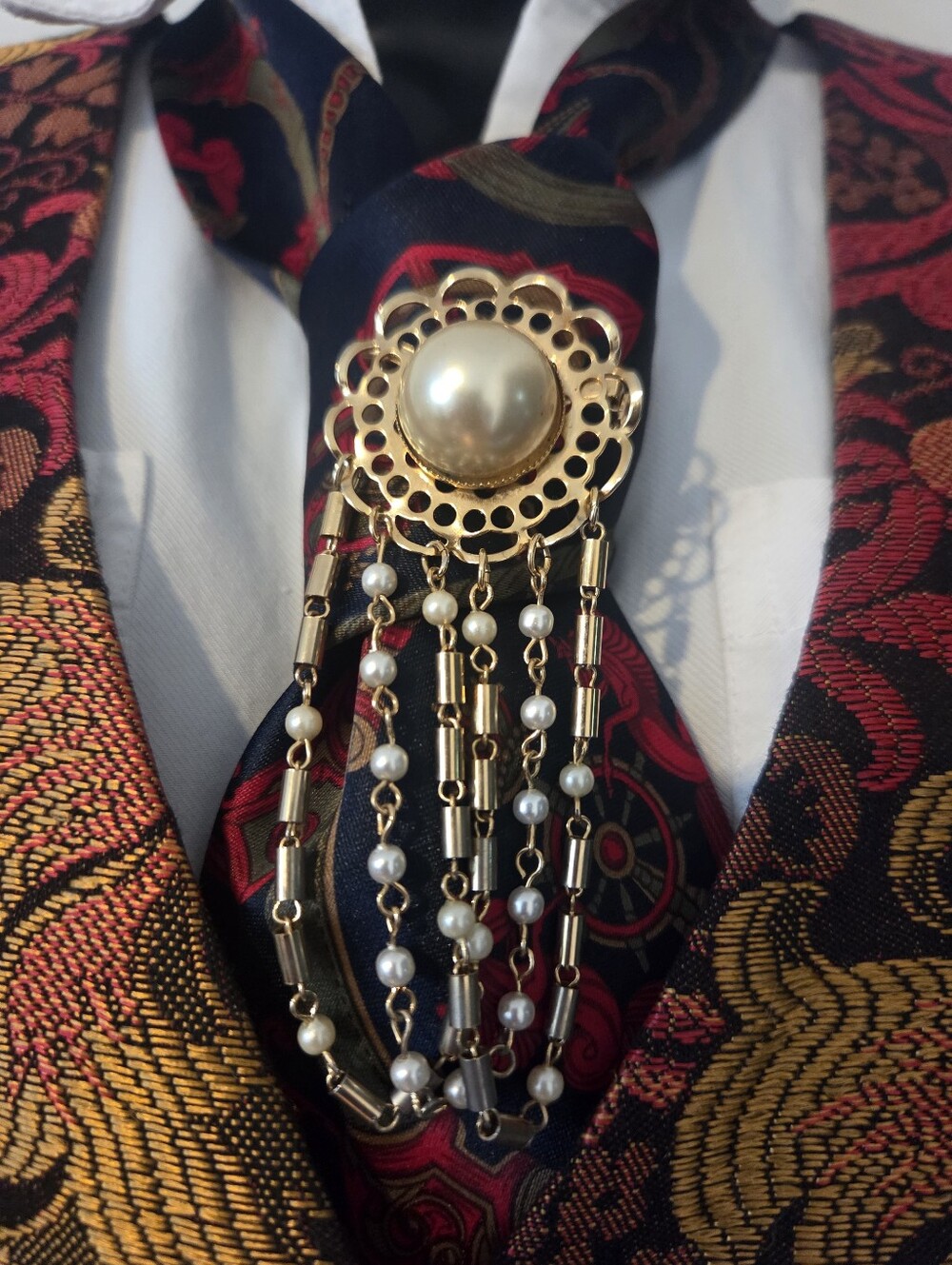 Gold-tone Brooch With Pearl & Cascading Chains UNISEX